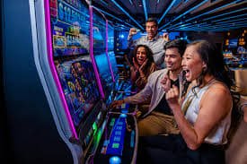 Antarmuka aplikasi dewaslot menampilkan menu utama dengan sportsbook, kasino langsung, dan slot games
